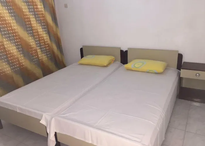 Dimis Studios And Apartments